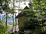 Die Portiunkula-Kapelle mit Blick ins Tal